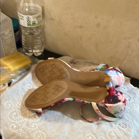 Dream Pairs Colorful Floral Heels - Picture 5 of 5